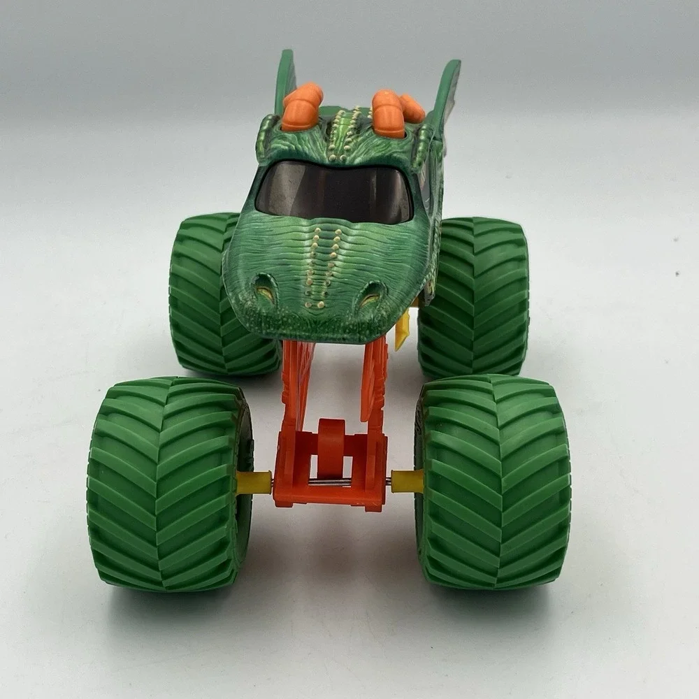 Monster Jam Truck DRAGON  Yellow Tires 2023 The BIG ONE Spin Master 7